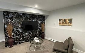 2 Bedroom Suite With Full Kitchen