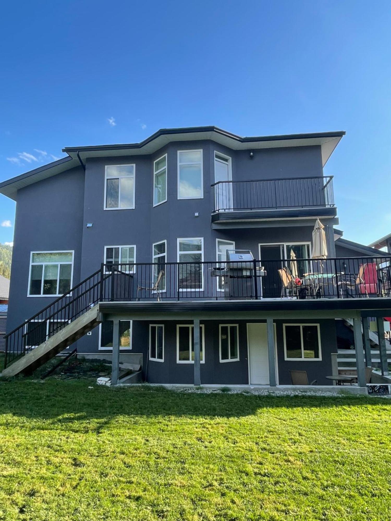 2 Bedroom Suite With Full Kitchen Revelstoke Exterior photo