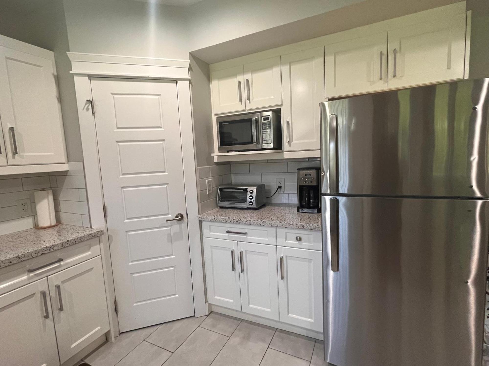 2 Bedroom Suite With Full Kitchen Revelstoke Exterior photo
