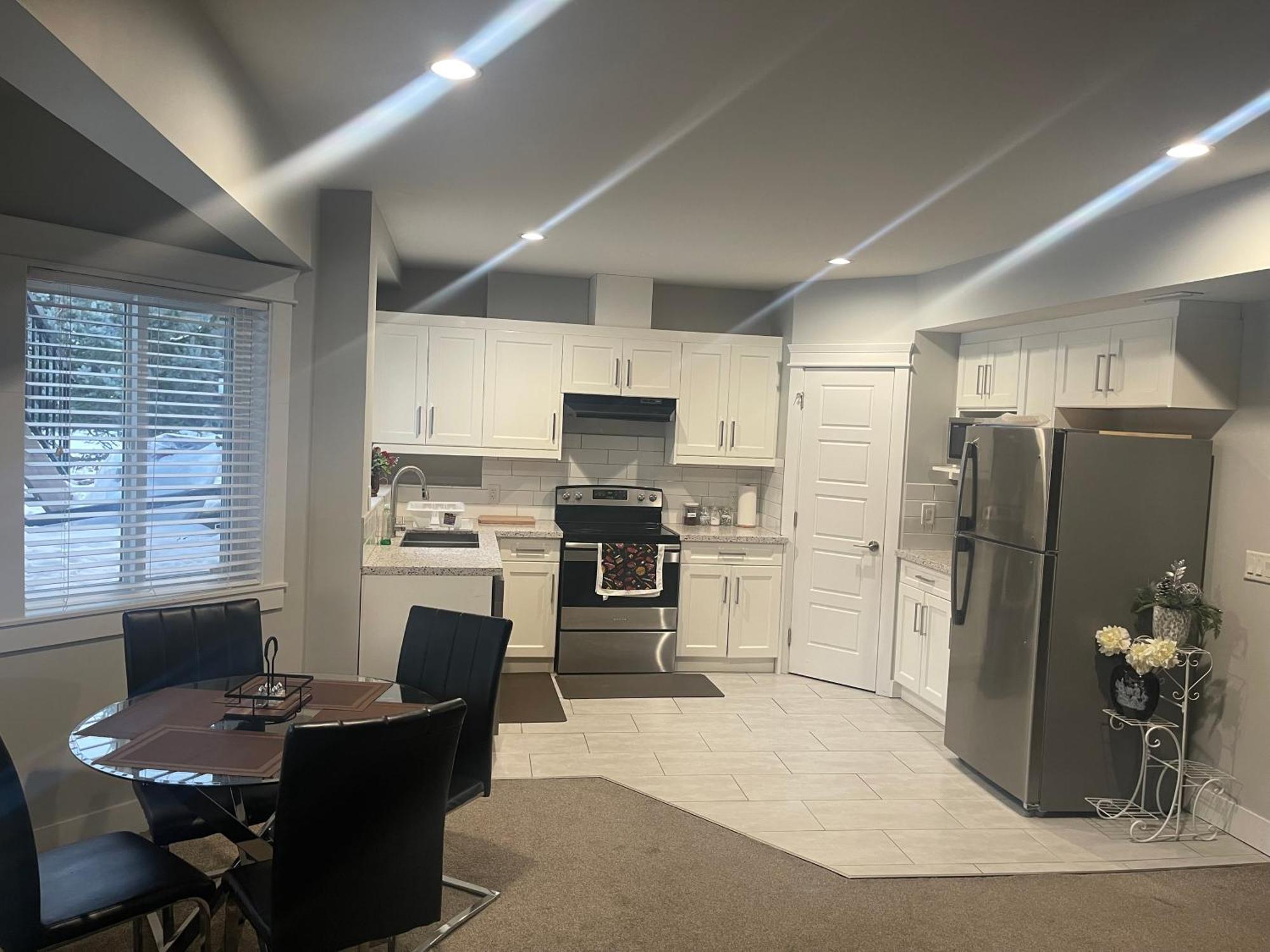 2 Bedroom Suite With Full Kitchen Revelstoke Exterior photo